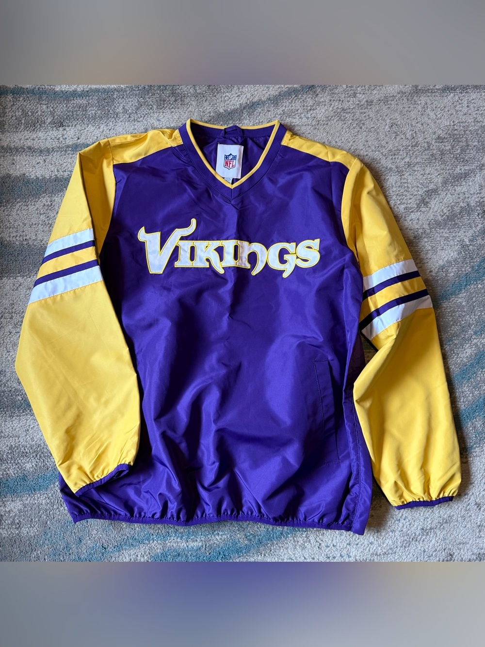 New without tags NFL Vikings Purple and Yellow Size L Windbreaker Pullover